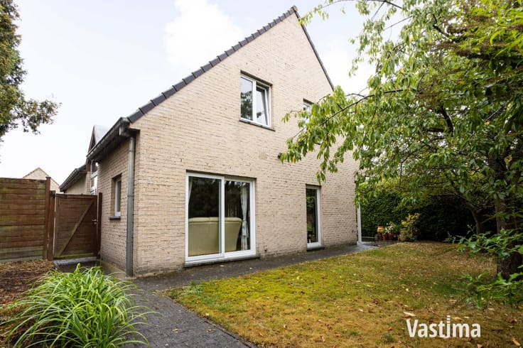Ruime en instapklare villa met 4 slaapkamers en dubbele g...