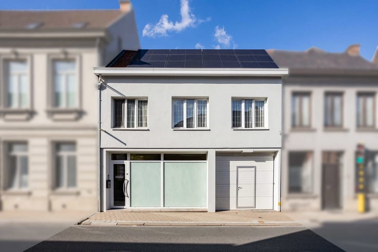 Investment property with two apartments in a great location!