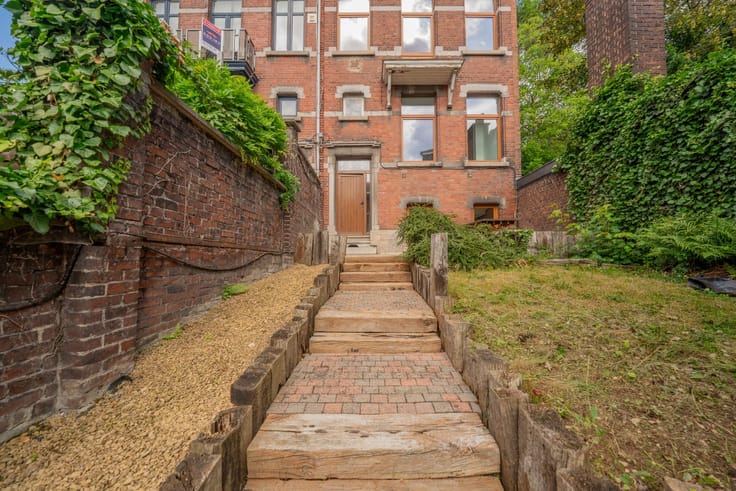 Renovated 230 m² House – 3 Bedrooms and Terrace