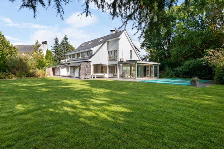 Villa with swimming pool in a prestigious AAA location