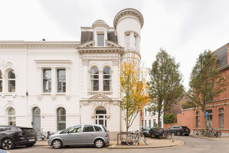 Wonen in een beschermde hoekwoning van Jos Bascourt uit 1...