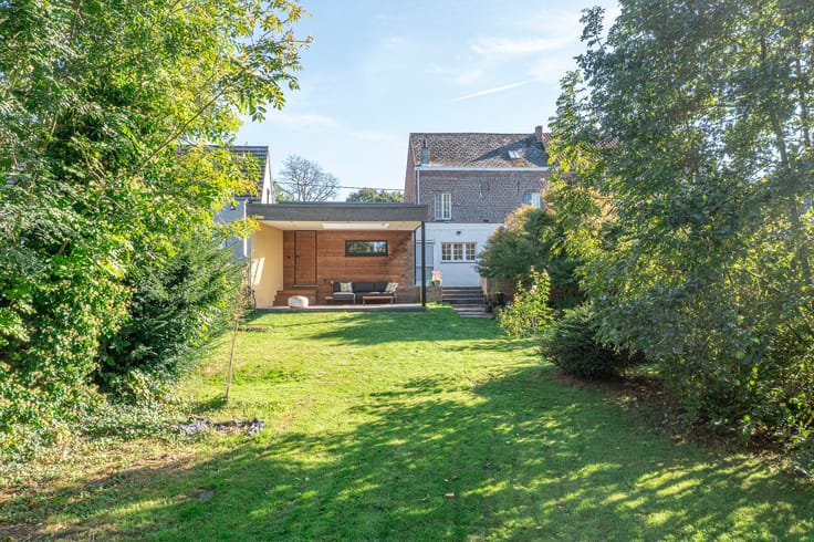 Move-in ready home with garage and nature views